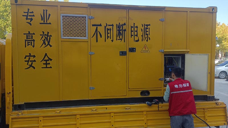 新兴柴油发电机组和UPS电源配合使用时，如何避免切换过程中的电力中断？